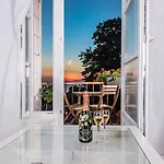 Aquamarine Sea View דירה