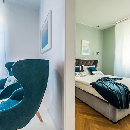 아파트 Aquamarine Sea View 자다르