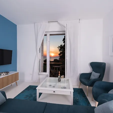 아파트 Aquamarine Sea View 자다르