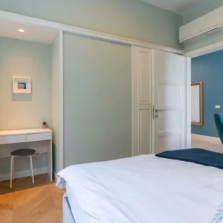 Aquamarine Sea View 아파트