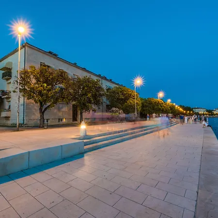 海蓝宝石海景公寓